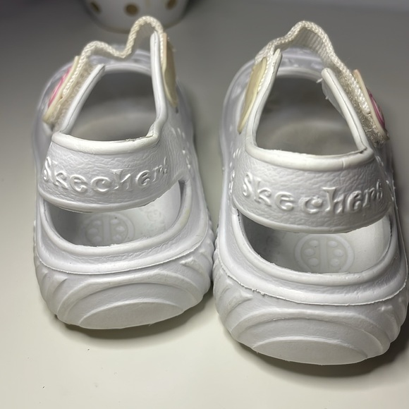 SKECHERS. KIDS SHOES. GIRLS WHITE ULTRALIGHT WHITE SHOES SIZE 8 - Picture 6 of 17